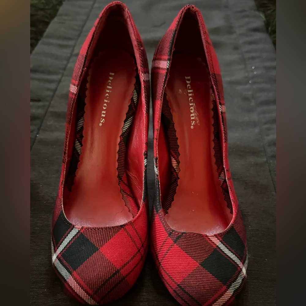 Delicious Women's Black and Red Plaid Heels